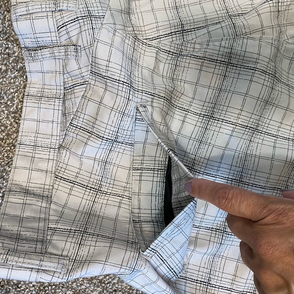 Like New!  Corpus Class Volcom Flat Front Plaid Shorts - Picture 5 of 11